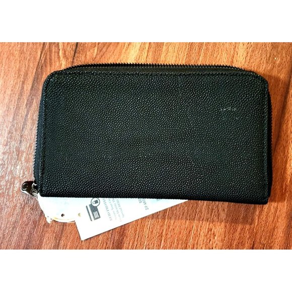 Adrienne Vittadini 8" Wallet Black Zip Around Stingray RFID NWT Slight Damage - Picture 5 of 9